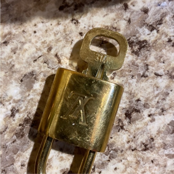 LV Lock & Key #314 - Picture 5 of 6